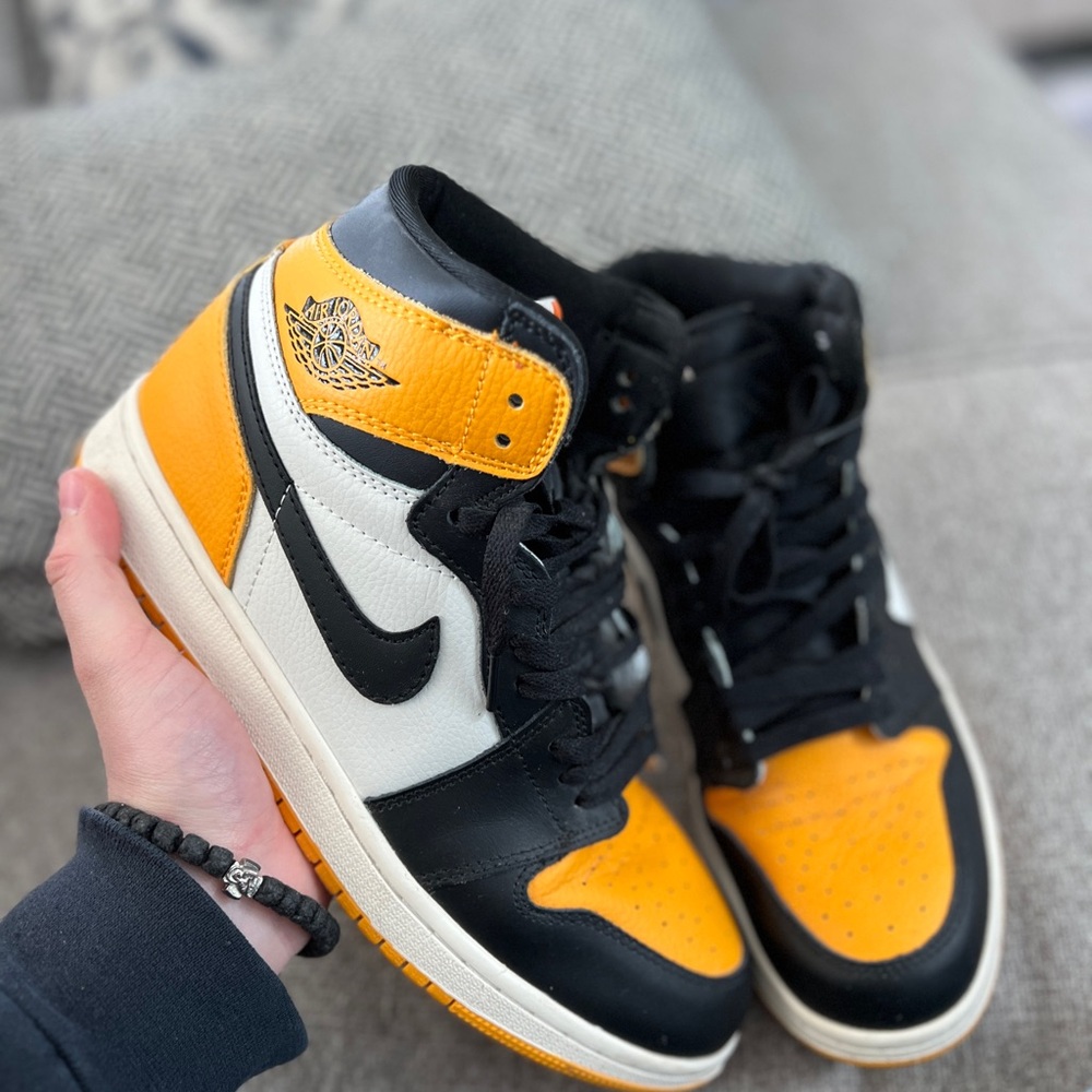Jordan 1 retro yellow toe size 9.5
